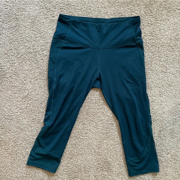 *DONATED* All In Motion | Target | Workout Capris | Pockets | XXL - Picture 1 of 7